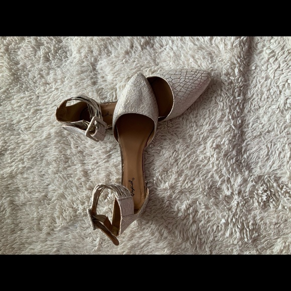 Silver toned flats w/ some gold infused! - Picture 6 of 7